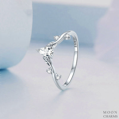 Sparkling Teardrop & Leaves Ring